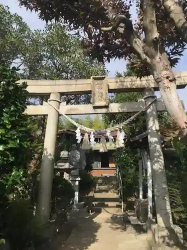 横浜御嶽神社の鳥居