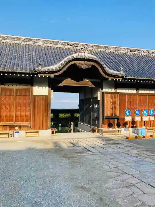 石屋神社の山門・神門