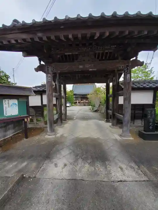 慈光寺(雨乞い不動尊)の山門・神門