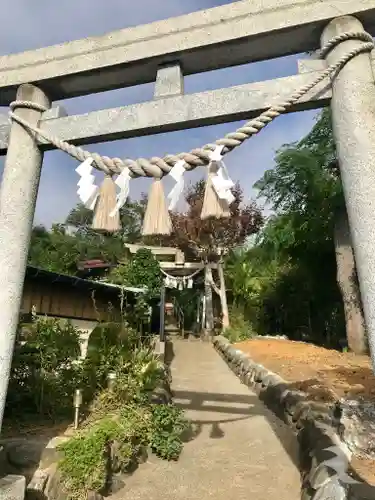 横浜御嶽神社の鳥居