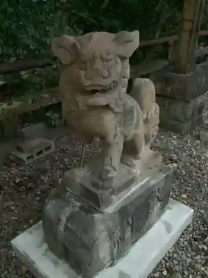 溝旗神社（肇國神社）の狛犬