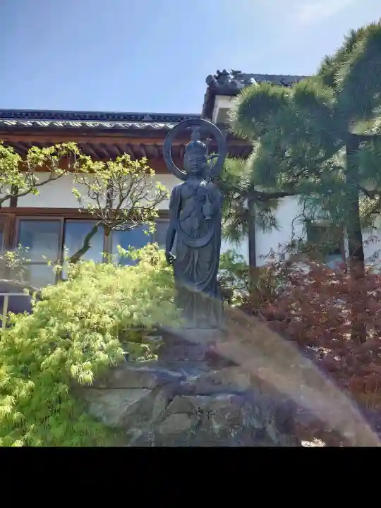 少林寺の{uncategorized: "未分類", other: "その他", undefined: "問題あり", building: "その他建物", grave: "お墓", sacred_gate: "鳥居", guardian: "狛犬", statue: "像", buddha: "仏像", history: "歴史", nature: "自然", garden: "庭園", animal: "動物", pagoda: "塔", temizu: "手水舎", mountain_gate: "山門・神門", sanctuary: "本殿・本堂", subordinate: "末社・摂社", art: "芸術", scenery: "景色", jizo: "地蔵", ema: "絵馬", goshuin: "御朱印", omikuji: "おみくじ", items: "授与品その他", amulet: "お守り", goshuincho: "御朱印帳", eats: "食事", festival: "お祭り", votive_dance: "神楽", shichigosan: "七五三参", wedding: "結婚式", experience: "体験その他", initially: "初詣", around: "周辺", anti_infection: "感染症対策"}