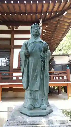 宝泉寺の像