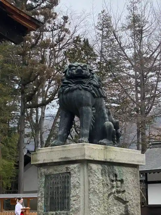 諏訪大社下社秋宮の{uncategorized: "未分類", other: "その他", undefined: "問題あり", building: "その他建物", grave: "お墓", sacred_gate: "鳥居", guardian: "狛犬", statue: "像", buddha: "仏像", history: "歴史", nature: "自然", garden: "庭園", animal: "動物", pagoda: "塔", temizu: "手水舎", mountain_gate: "山門・神門", sanctuary: "本殿・本堂", subordinate: "末社・摂社", art: "芸術", scenery: "景色", jizo: "地蔵", ema: "絵馬", goshuin: "御朱印", omikuji: "おみくじ", items: "授与品その他", amulet: "お守り", goshuincho: "御朱印帳", eats: "食事", festival: "お祭り", votive_dance: "神楽", shichigosan: "七五三参", wedding: "結婚式", experience: "体験その他", initially: "初詣", around: "周辺", anti_infection: "感染症対策"}