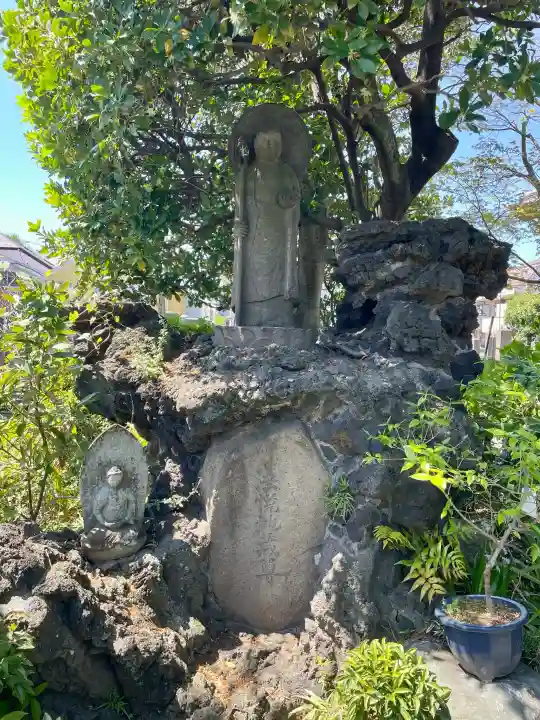 貞源寺の{uncategorized: "未分類", other: "その他", undefined: "問題あり", building: "その他建物", grave: "お墓", sacred_gate: "鳥居", guardian: "狛犬", statue: "像", buddha: "仏像", history: "歴史", nature: "自然", garden: "庭園", animal: "動物", pagoda: "塔", temizu: "手水舎", mountain_gate: "山門・神門", sanctuary: "本殿・本堂", subordinate: "末社・摂社", art: "芸術", scenery: "景色", jizo: "地蔵", ema: "絵馬", goshuin: "御朱印", omikuji: "おみくじ", items: "授与品その他", amulet: "お守り", goshuincho: "御朱印帳", eats: "食事", festival: "お祭り", votive_dance: "神楽", shichigosan: "七五三参", wedding: "結婚式", experience: "体験その他", initially: "初詣", around: "周辺", anti_infection: "感染症対策"}