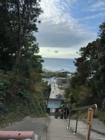 洲崎神社の{uncategorized: "未分類", other: "その他", undefined: "問題あり", building: "その他建物", grave: "お墓", sacred_gate: "鳥居", guardian: "狛犬", statue: "像", buddha: "仏像", history: "歴史", nature: "自然", garden: "庭園", animal: "動物", pagoda: "塔", temizu: "手水舎", mountain_gate: "山門・神門", sanctuary: "本殿・本堂", subordinate: "末社・摂社", art: "芸術", scenery: "景色", jizo: "地蔵", ema: "絵馬", goshuin: "御朱印", omikuji: "おみくじ", items: "授与品その他", amulet: "お守り", goshuincho: "御朱印帳", eats: "食事", festival: "お祭り", votive_dance: "神楽", shichigosan: "七五三参", wedding: "結婚式", experience: "体験その他", initially: "初詣", around: "周辺", anti_infection: "感染症対策"}