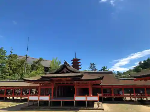 厳島神社の本殿