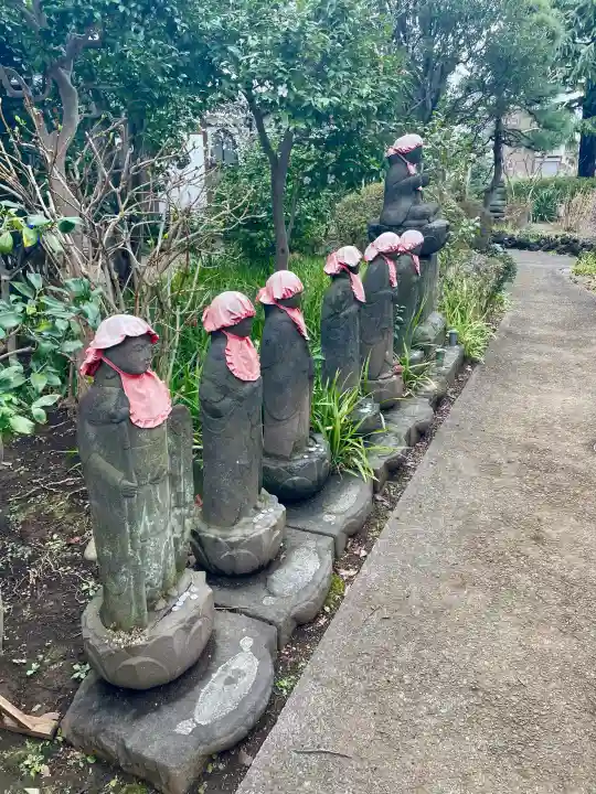 誓閑寺の{uncategorized: "未分類", other: "その他", undefined: "問題あり", building: "その他建物", grave: "お墓", sacred_gate: "鳥居", guardian: "狛犬", statue: "像", buddha: "仏像", history: "歴史", nature: "自然", garden: "庭園", animal: "動物", pagoda: "塔", temizu: "手水舎", mountain_gate: "山門・神門", sanctuary: "本殿・本堂", subordinate: "末社・摂社", art: "芸術", scenery: "景色", jizo: "地蔵", ema: "絵馬", goshuin: "御朱印", omikuji: "おみくじ", items: "授与品その他", amulet: "お守り", goshuincho: "御朱印帳", eats: "食事", festival: "お祭り", votive_dance: "神楽", shichigosan: "七五三参", wedding: "結婚式", experience: "体験その他", initially: "初詣", around: "周辺", anti_infection: "感染症対策"}