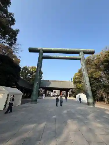 靖國神社の{uncategorized: "未分類", other: "その他", undefined: "問題あり", building: "その他建物", grave: "お墓", sacred_gate: "鳥居", guardian: "狛犬", statue: "像", buddha: "仏像", history: "歴史", nature: "自然", garden: "庭園", animal: "動物", pagoda: "塔", temizu: "手水舎", mountain_gate: "山門・神門", sanctuary: "本殿・本堂", subordinate: "末社・摂社", art: "芸術", scenery: "景色", jizo: "地蔵", ema: "絵馬", goshuin: "御朱印", omikuji: "おみくじ", items: "授与品その他", amulet: "お守り", goshuincho: "御朱印帳", eats: "食事", festival: "お祭り", votive_dance: "神楽", shichigosan: "七五三参", wedding: "結婚式", experience: "体験その他", initially: "初詣", around: "周辺", anti_infection: "感染症対策"}