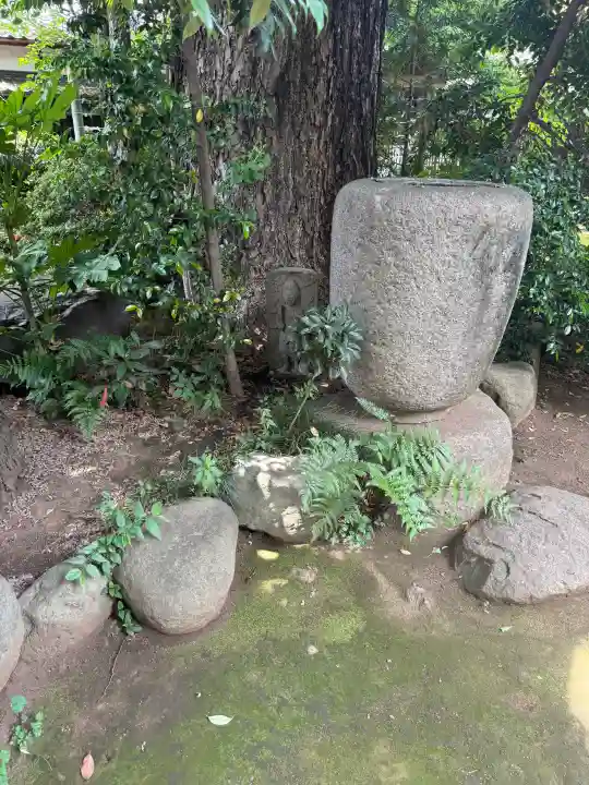 自由が丘熊野神社の{uncategorized: "未分類", other: "その他", undefined: "問題あり", building: "その他建物", grave: "お墓", sacred_gate: "鳥居", guardian: "狛犬", statue: "像", buddha: "仏像", history: "歴史", nature: "自然", garden: "庭園", animal: "動物", pagoda: "塔", temizu: "手水舎", mountain_gate: "山門・神門", sanctuary: "本殿・本堂", subordinate: "末社・摂社", art: "芸術", scenery: "景色", jizo: "地蔵", ema: "絵馬", goshuin: "御朱印", omikuji: "おみくじ", items: "授与品その他", amulet: "お守り", goshuincho: "御朱印帳", eats: "食事", festival: "お祭り", votive_dance: "神楽", shichigosan: "七五三参", wedding: "結婚式", experience: "体験その他", initially: "初詣", around: "周辺", anti_infection: "感染症対策"}