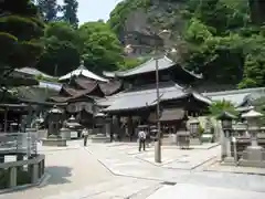 宝山寺の本殿