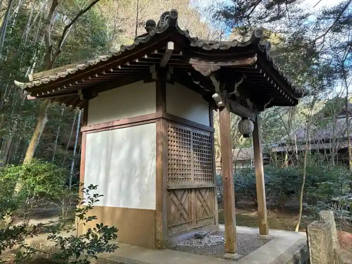 滝口寺の{uncategorized: "未分類", other: "その他", undefined: "問題あり", building: "その他建物", grave: "お墓", sacred_gate: "鳥居", guardian: "狛犬", statue: "像", buddha: "仏像", history: "歴史", nature: "自然", garden: "庭園", animal: "動物", pagoda: "塔", temizu: "手水舎", mountain_gate: "山門・神門", sanctuary: "本殿・本堂", subordinate: "末社・摂社", art: "芸術", scenery: "景色", jizo: "地蔵", ema: "絵馬", goshuin: "御朱印", omikuji: "おみくじ", items: "授与品その他", amulet: "お守り", goshuincho: "御朱印帳", eats: "食事", festival: "お祭り", votive_dance: "神楽", shichigosan: "七五三参", wedding: "結婚式", experience: "体験その他", initially: "初詣", around: "周辺", anti_infection: "感染症対策"}