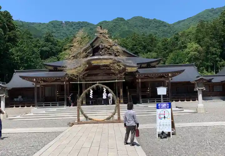 彌彦神社の本殿・本堂