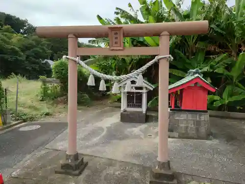 神明社の鳥居