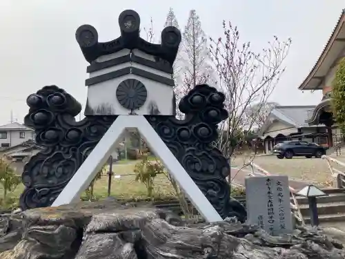 本照寺の{uncategorized: "未分類", other: "その他", undefined: "問題あり", building: "その他建物", grave: "お墓", sacred_gate: "鳥居", guardian: "狛犬", statue: "像", buddha: "仏像", history: "歴史", nature: "自然", garden: "庭園", animal: "動物", pagoda: "塔", temizu: "手水舎", mountain_gate: "山門・神門", sanctuary: "本殿・本堂", subordinate: "末社・摂社", art: "芸術", scenery: "景色", jizo: "地蔵", ema: "絵馬", goshuin: "御朱印", omikuji: "おみくじ", items: "授与品その他", amulet: "お守り", goshuincho: "御朱印帳", eats: "食事", festival: "お祭り", votive_dance: "神楽", shichigosan: "七五三参", wedding: "結婚式", experience: "体験その他", initially: "初詣", around: "周辺", anti_infection: "感染症対策"}