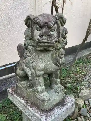 三狐神社の狛犬