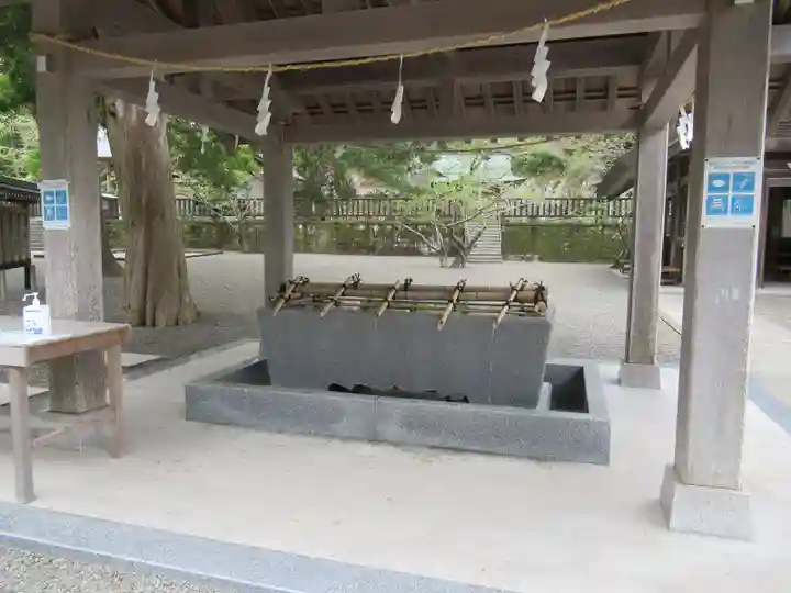 安房神社の手水舎