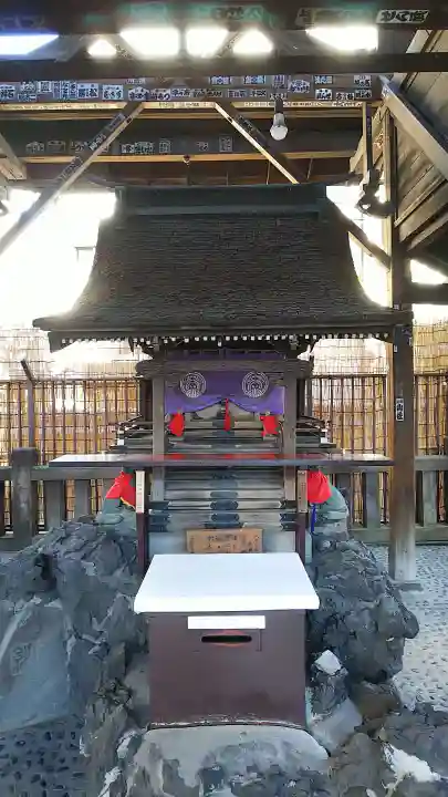 被官稲荷神社の本殿・本堂