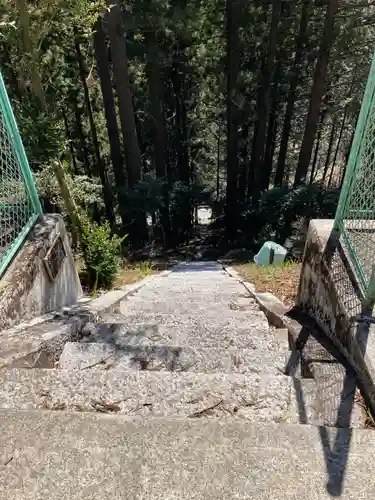 眞弓神社の建物その他