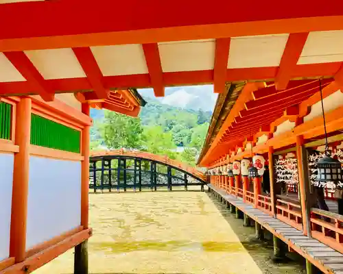 厳島神社の本殿