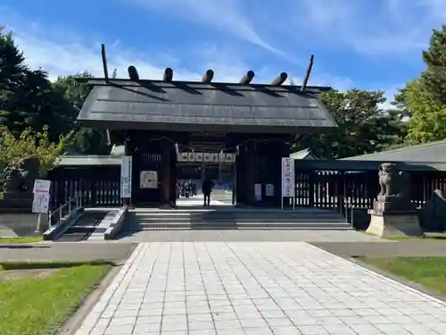 札幌護國神社の山門・神門