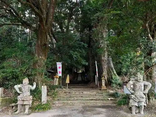 霧島岑神社の像