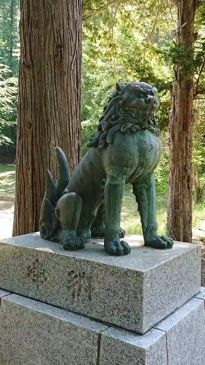由仁神社の狛犬