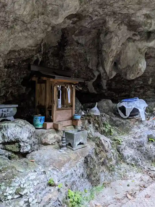 乳岩神社の本殿・本堂