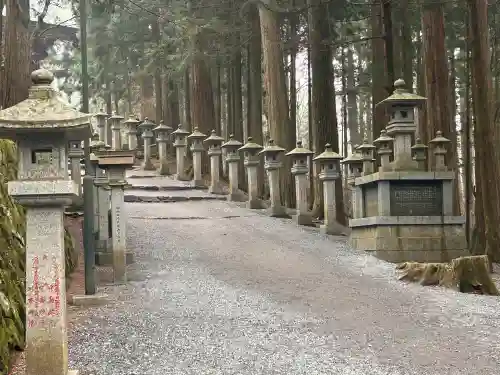 三峯神社の{uncategorized: "未分類", other: "その他", undefined: "問題あり", building: "その他建物", grave: "お墓", sacred_gate: "鳥居", guardian: "狛犬", statue: "像", buddha: "仏像", history: "歴史", nature: "自然", garden: "庭園", animal: "動物", pagoda: "塔", temizu: "手水舎", mountain_gate: "山門・神門", sanctuary: "本殿・本堂", subordinate: "末社・摂社", art: "芸術", scenery: "景色", jizo: "地蔵", ema: "絵馬", goshuin: "御朱印", omikuji: "おみくじ", items: "授与品その他", amulet: "お守り", goshuincho: "御朱印帳", eats: "食事", festival: "お祭り", votive_dance: "神楽", shichigosan: "七五三参", wedding: "結婚式", experience: "体験その他", initially: "初詣", around: "周辺", anti_infection: "感染症対策"}
