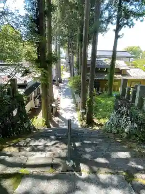 山中浅間神社の{uncategorized: "未分類", other: "その他", undefined: "問題あり", building: "その他建物", grave: "お墓", sacred_gate: "鳥居", guardian: "狛犬", statue: "像", buddha: "仏像", history: "歴史", nature: "自然", garden: "庭園", animal: "動物", pagoda: "塔", temizu: "手水舎", mountain_gate: "山門・神門", sanctuary: "本殿・本堂", subordinate: "末社・摂社", art: "芸術", scenery: "景色", jizo: "地蔵", ema: "絵馬", goshuin: "御朱印", omikuji: "おみくじ", items: "授与品その他", amulet: "お守り", goshuincho: "御朱印帳", eats: "食事", festival: "お祭り", votive_dance: "神楽", shichigosan: "七五三参", wedding: "結婚式", experience: "体験その他", initially: "初詣", around: "周辺", anti_infection: "感染症対策"}
