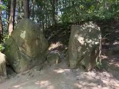 黄泉比良坂の{uncategorized: "未分類", other: "その他", undefined: "問題あり", building: "その他建物", grave: "お墓", sacred_gate: "鳥居", guardian: "狛犬", statue: "像", buddha: "仏像", history: "歴史", nature: "自然", garden: "庭園", animal: "動物", pagoda: "塔", temizu: "手水舎", mountain_gate: "山門・神門", sanctuary: "本殿・本堂", subordinate: "末社・摂社", art: "芸術", scenery: "景色", jizo: "地蔵", ema: "絵馬", goshuin: "御朱印", omikuji: "おみくじ", items: "授与品その他", amulet: "お守り", goshuincho: "御朱印帳", eats: "食事", festival: "お祭り", votive_dance: "神楽", shichigosan: "七五三参", wedding: "結婚式", experience: "体験その他", initially: "初詣", around: "周辺", anti_infection: "感染症対策"}