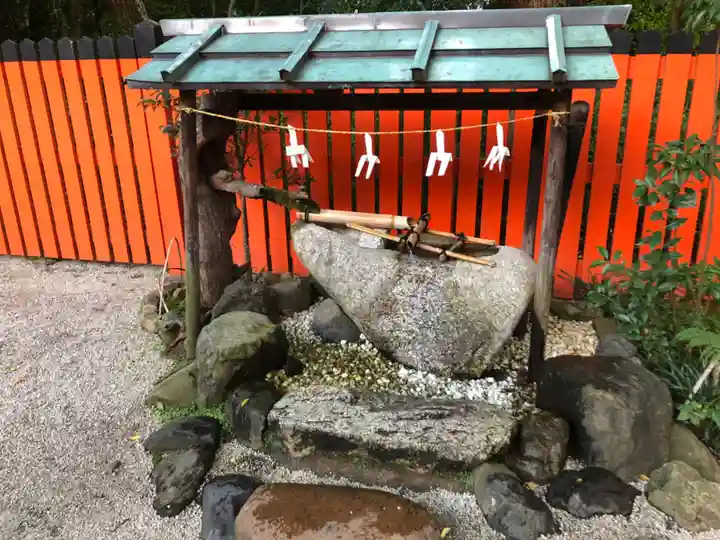 河合神社(鴨川合坐小社宅神社)の手水舎