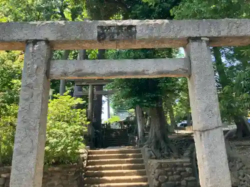 熊野神社の{uncategorized: "未分類", other: "その他", undefined: "問題あり", building: "その他建物", grave: "お墓", sacred_gate: "鳥居", guardian: "狛犬", statue: "像", buddha: "仏像", history: "歴史", nature: "自然", garden: "庭園", animal: "動物", pagoda: "塔", temizu: "手水舎", mountain_gate: "山門・神門", sanctuary: "本殿・本堂", subordinate: "末社・摂社", art: "芸術", scenery: "景色", jizo: "地蔵", ema: "絵馬", goshuin: "御朱印", omikuji: "おみくじ", items: "授与品その他", amulet: "お守り", goshuincho: "御朱印帳", eats: "食事", festival: "お祭り", votive_dance: "神楽", shichigosan: "七五三参", wedding: "結婚式", experience: "体験その他", initially: "初詣", around: "周辺", anti_infection: "感染症対策"}