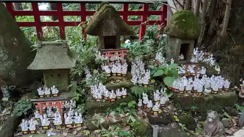 佐助稲荷神社の末社・摂社
