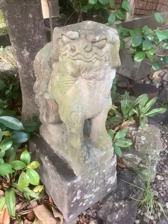 溝旗神社(肇國神社)の狛犬