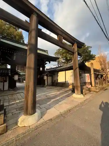 白峯神宮の{uncategorized: "未分類", other: "その他", undefined: "問題あり", building: "その他建物", grave: "お墓", sacred_gate: "鳥居", guardian: "狛犬", statue: "像", buddha: "仏像", history: "歴史", nature: "自然", garden: "庭園", animal: "動物", pagoda: "塔", temizu: "手水舎", mountain_gate: "山門・神門", sanctuary: "本殿・本堂", subordinate: "末社・摂社", art: "芸術", scenery: "景色", jizo: "地蔵", ema: "絵馬", goshuin: "御朱印", omikuji: "おみくじ", items: "授与品その他", amulet: "お守り", goshuincho: "御朱印帳", eats: "食事", festival: "お祭り", votive_dance: "神楽", shichigosan: "七五三参", wedding: "結婚式", experience: "体験その他", initially: "初詣", around: "周辺", anti_infection: "感染症対策"}