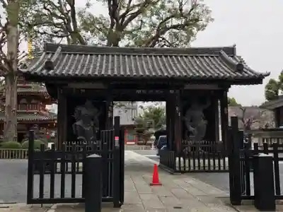 宝仙寺の山門・神門