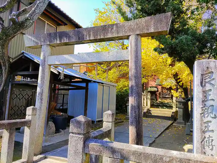 熊野社(良王神社)の鳥居