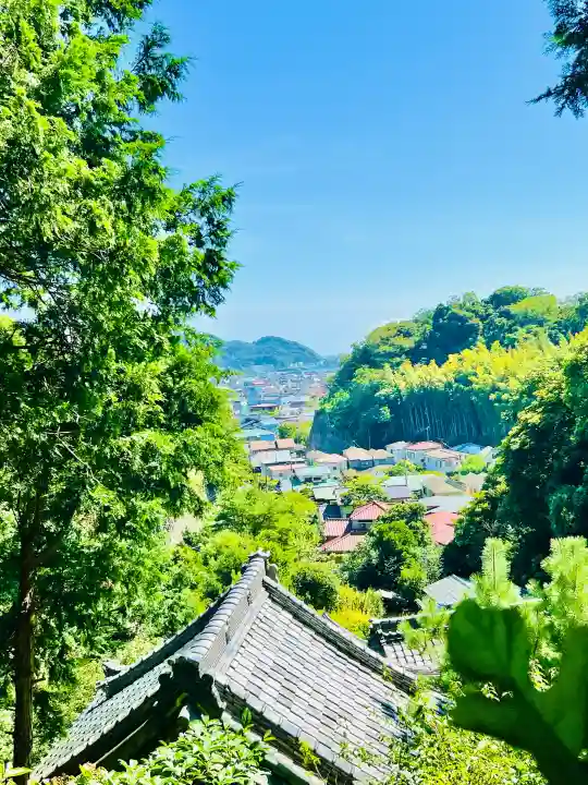 岩殿寺の{uncategorized: "未分類", other: "その他", undefined: "問題あり", building: "その他建物", grave: "お墓", sacred_gate: "鳥居", guardian: "狛犬", statue: "像", buddha: "仏像", history: "歴史", nature: "自然", garden: "庭園", animal: "動物", pagoda: "塔", temizu: "手水舎", mountain_gate: "山門・神門", sanctuary: "本殿・本堂", subordinate: "末社・摂社", art: "芸術", scenery: "景色", jizo: "地蔵", ema: "絵馬", goshuin: "御朱印", omikuji: "おみくじ", items: "授与品その他", amulet: "お守り", goshuincho: "御朱印帳", eats: "食事", festival: "お祭り", votive_dance: "神楽", shichigosan: "七五三参", wedding: "結婚式", experience: "体験その他", initially: "初詣", around: "周辺", anti_infection: "感染症対策"}