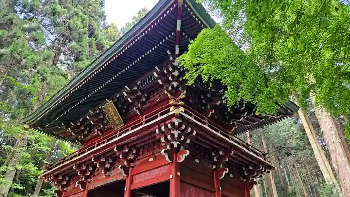 御岩神社の山門・神門