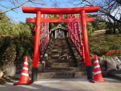 熊王稲荷大明神の鳥居
