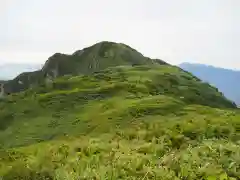 雨飾山北峰の石仏の景色