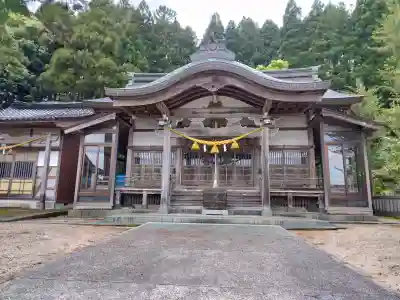 伊夜比咩神社の{uncategorized: "未分類", other: "その他", undefined: "問題あり", building: "その他建物", grave: "お墓", sacred_gate: "鳥居", guardian: "狛犬", statue: "像", buddha: "仏像", history: "歴史", nature: "自然", garden: "庭園", animal: "動物", pagoda: "塔", temizu: "手水舎", mountain_gate: "山門・神門", sanctuary: "本殿・本堂", subordinate: "末社・摂社", art: "芸術", scenery: "景色", jizo: "地蔵", ema: "絵馬", goshuin: "御朱印", omikuji: "おみくじ", items: "授与品その他", amulet: "お守り", goshuincho: "御朱印帳", eats: "食事", festival: "お祭り", votive_dance: "神楽", shichigosan: "七五三参", wedding: "結婚式", experience: "体験その他", initially: "初詣", around: "周辺", anti_infection: "感染症対策"}