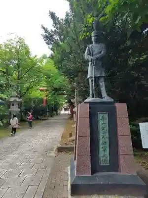 永山神社の像