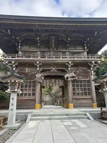 秋葉山本宮 秋葉神社 上社の{uncategorized: "未分類", other: "その他", undefined: "問題あり", building: "その他建物", grave: "お墓", sacred_gate: "鳥居", guardian: "狛犬", statue: "像", buddha: "仏像", history: "歴史", nature: "自然", garden: "庭園", animal: "動物", pagoda: "塔", temizu: "手水舎", mountain_gate: "山門・神門", sanctuary: "本殿・本堂", subordinate: "末社・摂社", art: "芸術", scenery: "景色", jizo: "地蔵", ema: "絵馬", goshuin: "御朱印", omikuji: "おみくじ", items: "授与品その他", amulet: "お守り", goshuincho: "御朱印帳", eats: "食事", festival: "お祭り", votive_dance: "神楽", shichigosan: "七五三参", wedding: "結婚式", experience: "体験その他", initially: "初詣", around: "周辺", anti_infection: "感染症対策"}