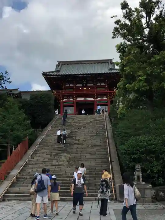 鶴岡八幡宮の山門・神門