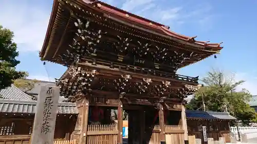 西新井大師総持寺の山門・神門