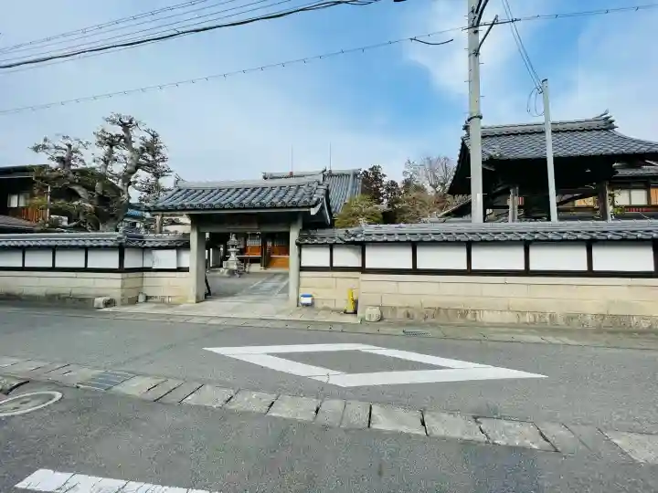 慶円寺の{uncategorized: "未分類", other: "その他", undefined: "問題あり", building: "その他建物", grave: "お墓", sacred_gate: "鳥居", guardian: "狛犬", statue: "像", buddha: "仏像", history: "歴史", nature: "自然", garden: "庭園", animal: "動物", pagoda: "塔", temizu: "手水舎", mountain_gate: "山門・神門", sanctuary: "本殿・本堂", subordinate: "末社・摂社", art: "芸術", scenery: "景色", jizo: "地蔵", ema: "絵馬", goshuin: "御朱印", omikuji: "おみくじ", items: "授与品その他", amulet: "お守り", goshuincho: "御朱印帳", eats: "食事", festival: "お祭り", votive_dance: "神楽", shichigosan: "七五三参", wedding: "結婚式", experience: "体験その他", initially: "初詣", around: "周辺", anti_infection: "感染症対策"}
