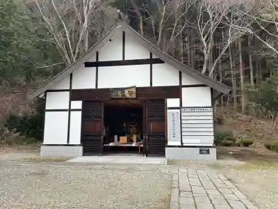 函館八幡宮の{uncategorized: "未分類", other: "その他", undefined: "問題あり", building: "その他建物", grave: "お墓", sacred_gate: "鳥居", guardian: "狛犬", statue: "像", buddha: "仏像", history: "歴史", nature: "自然", garden: "庭園", animal: "動物", pagoda: "塔", temizu: "手水舎", mountain_gate: "山門・神門", sanctuary: "本殿・本堂", subordinate: "末社・摂社", art: "芸術", scenery: "景色", jizo: "地蔵", ema: "絵馬", goshuin: "御朱印", omikuji: "おみくじ", items: "授与品その他", amulet: "お守り", goshuincho: "御朱印帳", eats: "食事", festival: "お祭り", votive_dance: "神楽", shichigosan: "七五三参", wedding: "結婚式", experience: "体験その他", initially: "初詣", around: "周辺", anti_infection: "感染症対策"}