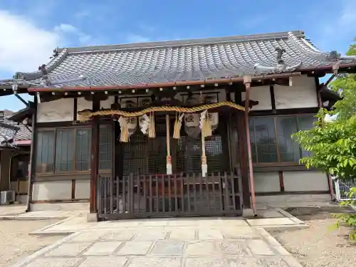 久保神社の{uncategorized: "未分類", other: "その他", undefined: "問題あり", building: "その他建物", grave: "お墓", sacred_gate: "鳥居", guardian: "狛犬", statue: "像", buddha: "仏像", history: "歴史", nature: "自然", garden: "庭園", animal: "動物", pagoda: "塔", temizu: "手水舎", mountain_gate: "山門・神門", sanctuary: "本殿・本堂", subordinate: "末社・摂社", art: "芸術", scenery: "景色", jizo: "地蔵", ema: "絵馬", goshuin: "御朱印", omikuji: "おみくじ", items: "授与品その他", amulet: "お守り", goshuincho: "御朱印帳", eats: "食事", festival: "お祭り", votive_dance: "神楽", shichigosan: "七五三参", wedding: "結婚式", experience: "体験その他", initially: "初詣", around: "周辺", anti_infection: "感染症対策"}